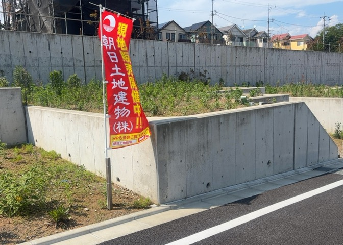人が暮らすうえで日光は大切な要素となります。日当たりの良さは譲れないポイントですね。併せて近くに大きな建築物の建築予定がないか、あるいはそれが可能な土地が近くにないか事前に確認することもお勧めします。