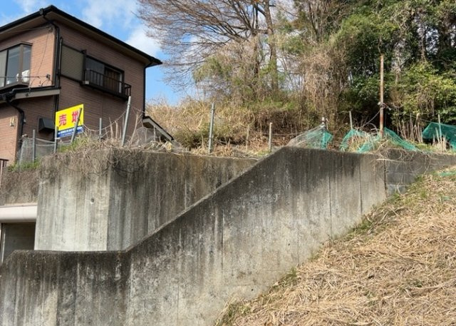 隣家の土地はどうなっているのか、生活利便施設が近くにあるのか、学校まで近いかなど、お客様のライフスタイルにあわせたイメージが重要です。また、近くにあると困る施設が近くにないかも確認するといいでしょう。