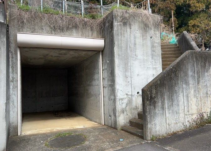 人が暮らすうえで日光は大切な要素となります。日当たりの良さは譲れないポイントですね。併せて近くに大きな建築物の建築予定がないか、あるいはそれが可能な土地が近くにないか事前に確認することもお勧めします。