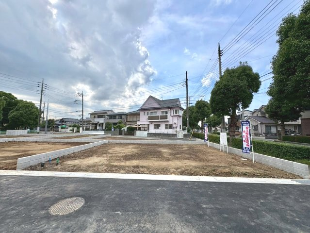 全10区画　　間取り・外観・設備まで自由にプランニング可能。暮らし方に合わせた住まいをご提案できます。花田小学校まで徒歩約4分(270ｍ)、毎日の通学がしやすい住環境です。
