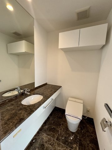 清潔感のあるトイレです