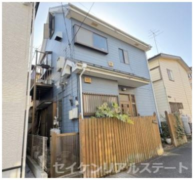 徒歩圏内に小中学校、スーパー、コンビニがあり、生活利便性良好です