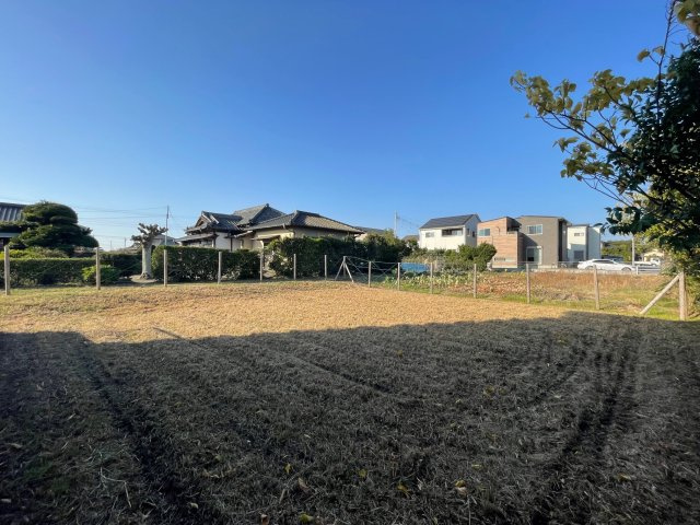 敷地77.13坪！！　プライバシーが守られる旗竿地♪　車の音や通行人を気にすることなく静かに暮らせます。　建築条件はありません。　お好みのプランで建築していただけます！　多彩なプランご提案いたします♪