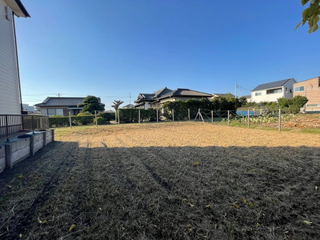 敷地77.13坪！！　プライバシーが守られる旗竿地♪　車の音や通行人を気にすることなく静かに暮らせます。　建築条件はありません。　お好みのプランで建築していただけます！　多彩なプランご提案いたします♪