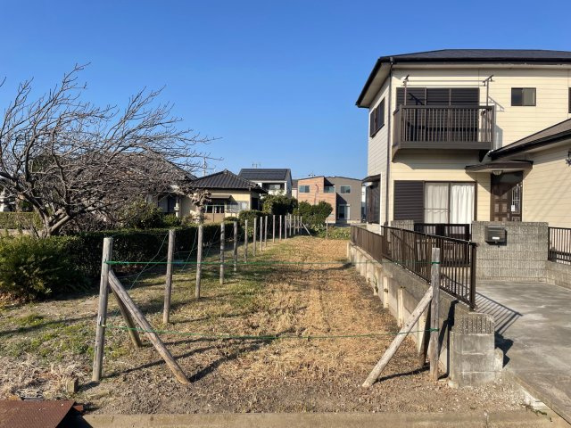 敷地77.13坪！！　プライバシーが守られる旗竿地♪　車の音や通行人を気にすることなく静かに暮らせます。　建築条件はありません。　お好みのプランで建築していただけます！　多彩なプランご提案いたします♪