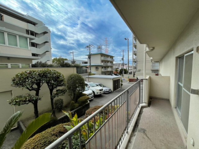 【バルコニー】南向きバルコニーです！日当たりも良く洗濯物も良く乾くと思います！
