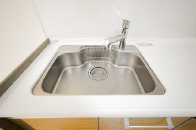 【シンク】シンク　浄水器一体型の水栓を備えた広いシンクです。いつでも美味しいお水が使えて、大きなお鍋やフライパンも楽々洗えます♪