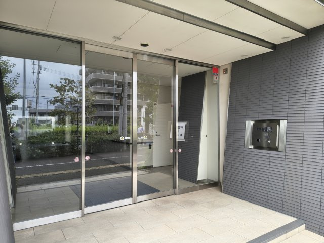オートロック完備。便利な場所だけに安心な設備はうれしいですね。
