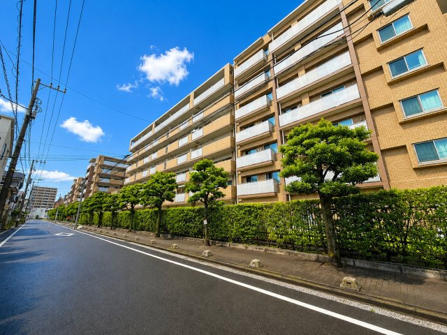 緑豊かなオープンスペースが確保されたマンション