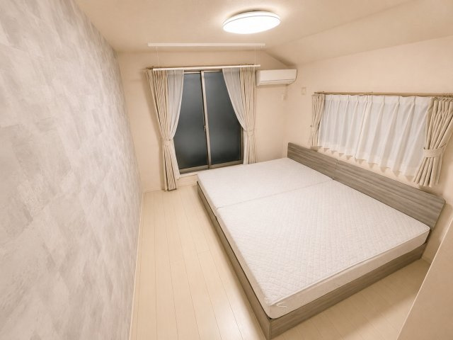 寝室になっております。アクセントクロスで仕上がっております