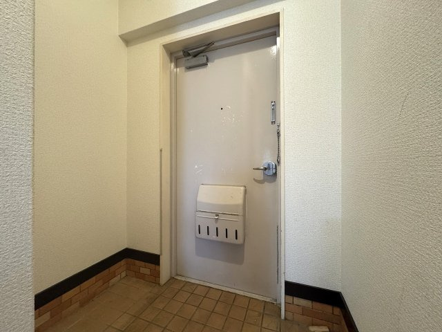 広さのある玄関は小さいお子様や、荷物の多い日に便利ですね。　毎日使う場所だからこそ使いやすさが大切です。