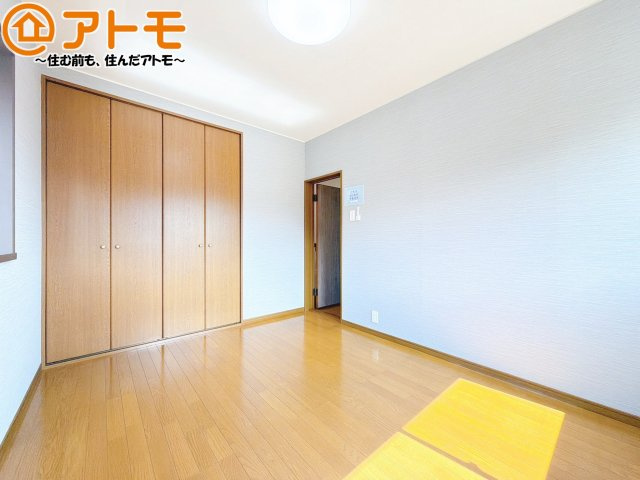 収納スペースもしっかり確保したお部屋は、収納家具の数も減らせるのでお部屋を広く使えます！