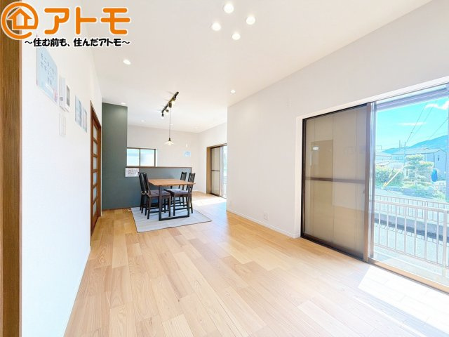 家族団らんのイメージは、リビングを思い浮かべませんか？リビングこそ広々としたお部屋が良いですね♪