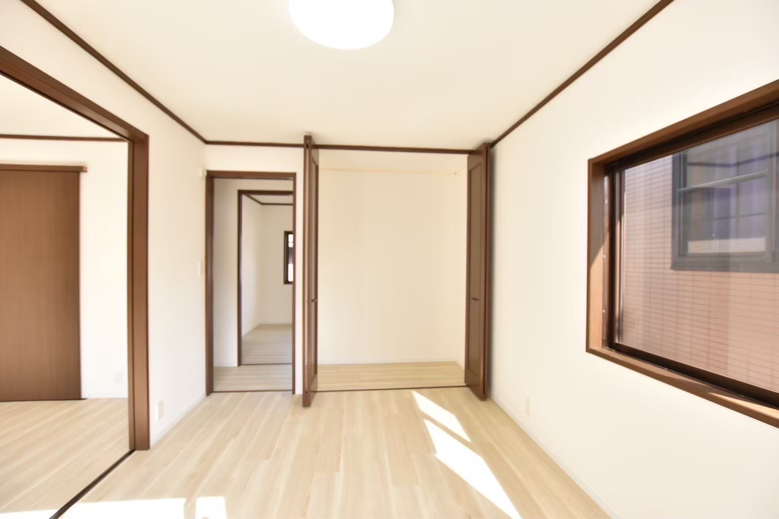 個人の部屋や寝室として使える洋室です広々とした洋室です（2階）