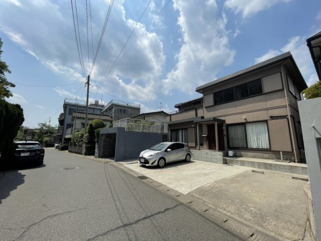 前面道路含む現地写真です