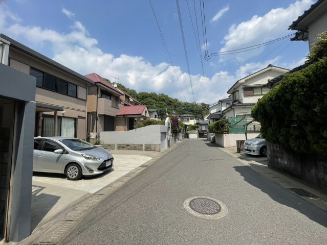前面道路含む現地写真です