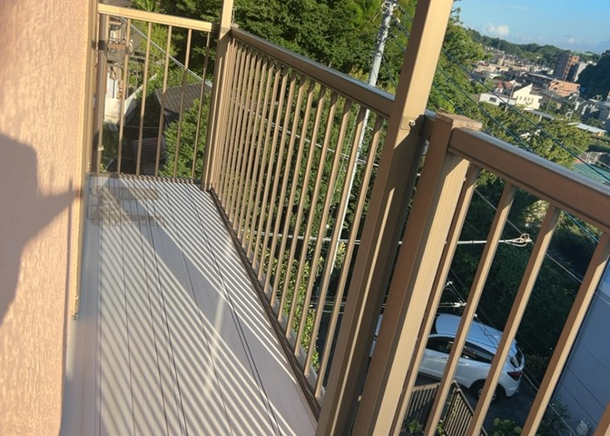 南西向きで日当たりが素晴らしい南面ワイドバルコニーです。洗濯物やお布団が一度にたくさん干せる広さを誇り、太陽の光をたっぷり受けられます。ガーデニングなどのちょっとした趣味にも活用いただけます。