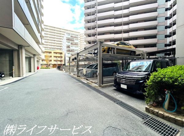 加島駅前アーバンコンフォートの駐車場