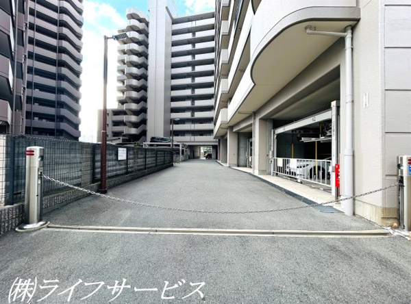 加島駅前アーバンコンフォートの駐車場