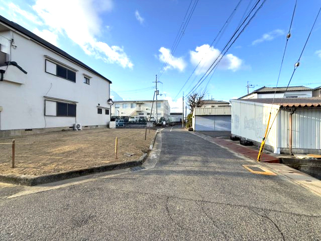 前面道路含む現地写真です