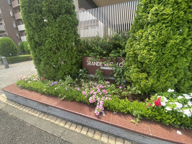 エントランス前