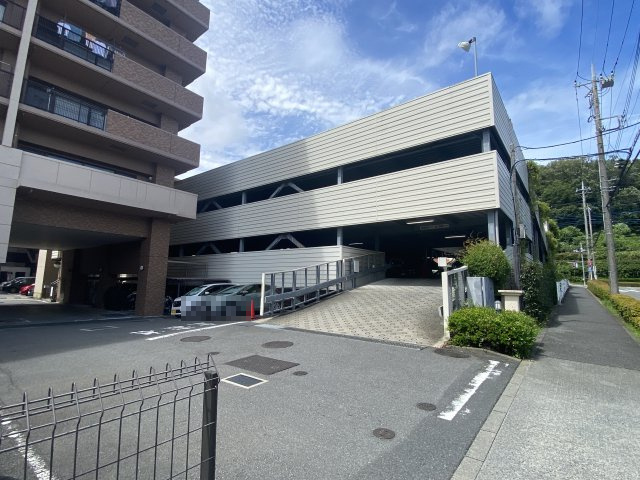 自走式の駐車場棟　エレベーターもあります