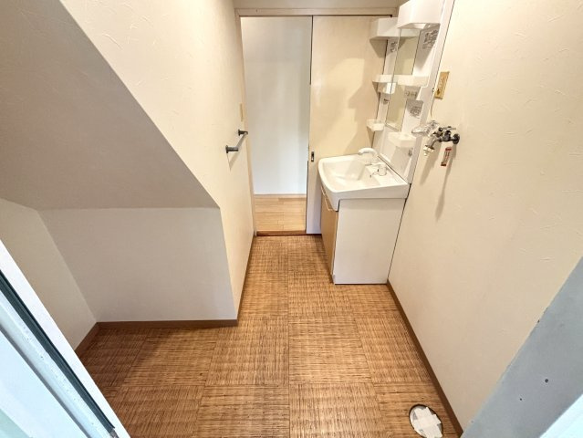 1F　洗面室、洗面台