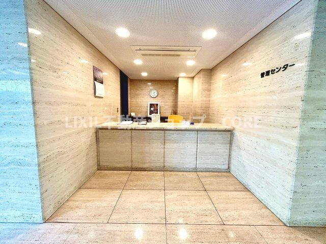 受付はマンションコンシェルジュがいる場合もあれば、管理人が滞在する小部屋を総称して呼ぶことがあります。