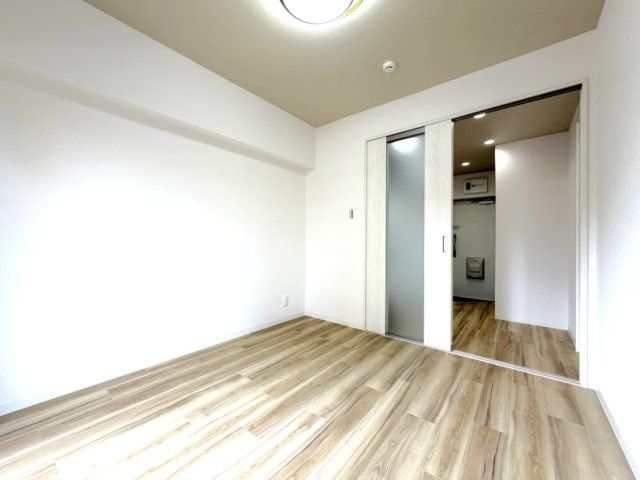 約5帖の洋室。シンプルな洋室は、幅広い用途でお使いいただけます。