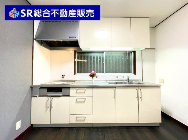 IH3口コンロ、グリル付きのシステムキッチンで快適にお料理できます！