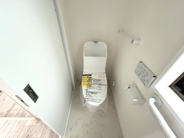 トイレも新品で清潔感があります。