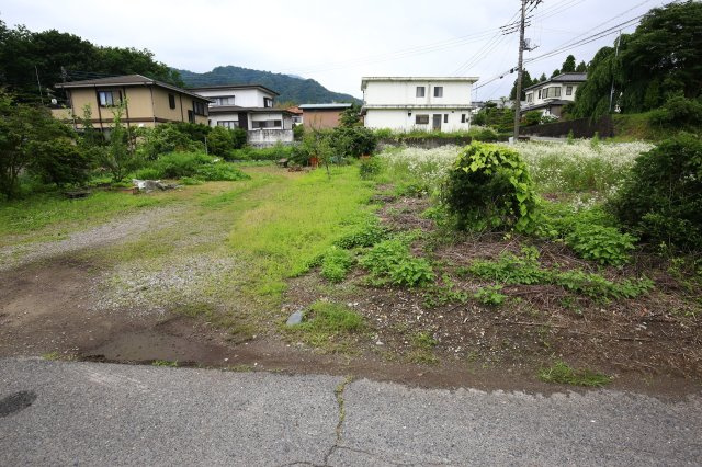 道路からの高低差が少なく、敷地内へ進みやすい形状です