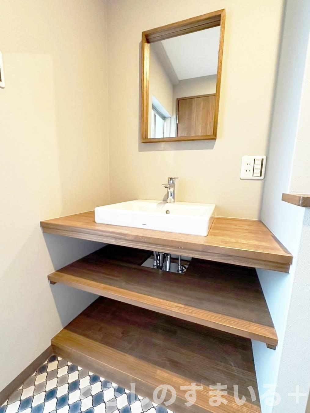 独立洗面台あり、毎朝おしゃれに忙しい女性の方におすすめです