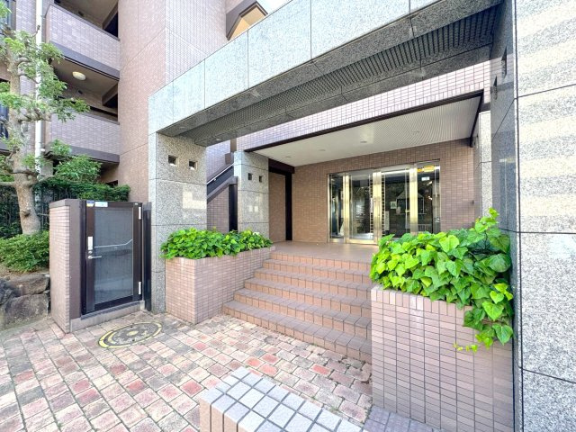 エントランスの外