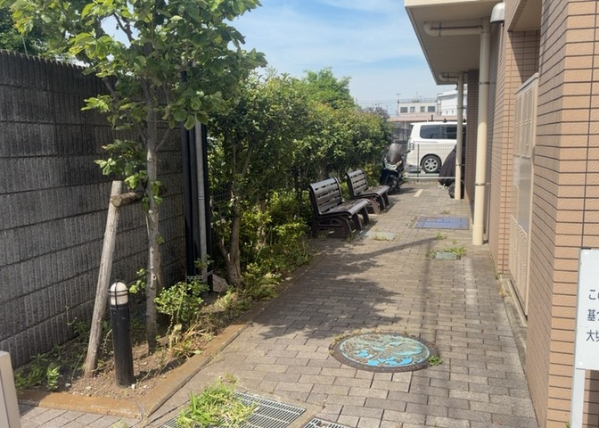 物件によっては、入居者が個人的に使用できる専用庭がついているものもあります。また、住宅の中にある土間の部分を庭と呼ぶこともあります。庭の用途は住む人によって変わり、それによってデザインもさまざまです。