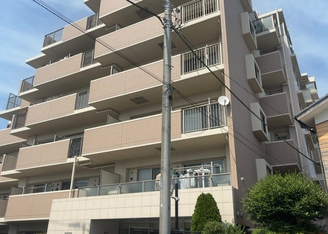 ＳＲＣ造は強度や耐震性の面でもRC造と比べて優れています。そのため、10階建以上の高層または超高層マンションなどの建築にも多く採用されています。柱や梁などのサイズが小さくても高い耐震性を確保できます。
