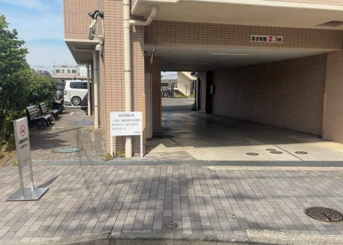 共用部分は、一棟の建物に住む区分所有者全員が共同で所有するとし、共用部分の管理、補修などは、区分所有者で形成される管理組合が行います。個人の判断で勝手に変更することはできませんので覚えておきましょう。