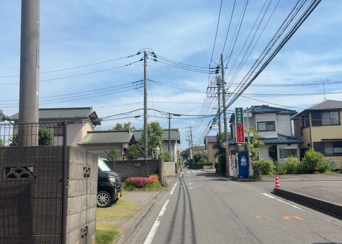 眺望の良さを楽しめるダイニングキッチンで家族団らんの時間を過ごしてはいかがでしょうか。バルコニーから見える景色を家族で眺める時間は、時間が経つのを忘れてしまいそうですね。是非、現地を見に行きましょう！