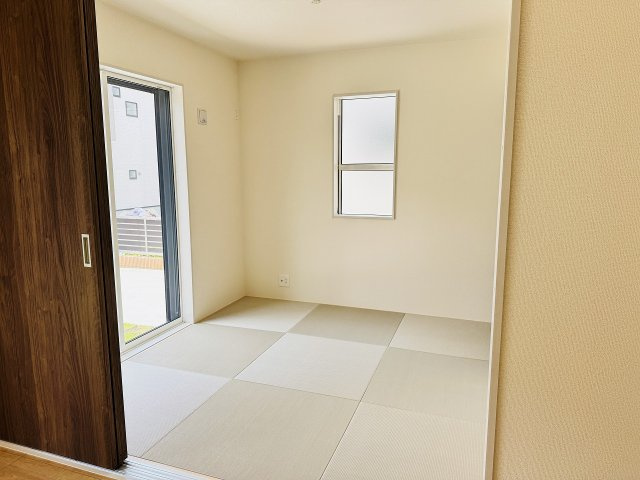 ～リビングに隣接している4.5帖の和室です～