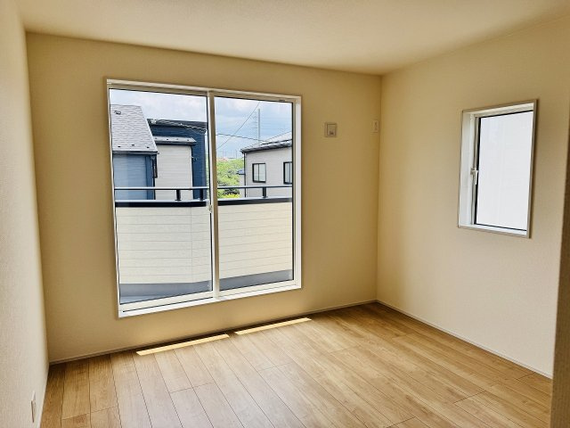～2階バルコニーに面している6.12帖の洋室です～