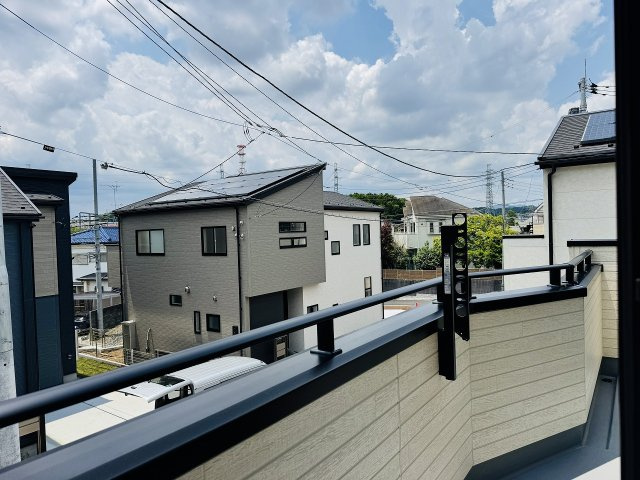 ～南向きで陽当たりの良いバルコニー　洗濯物がよく乾きそうです～
