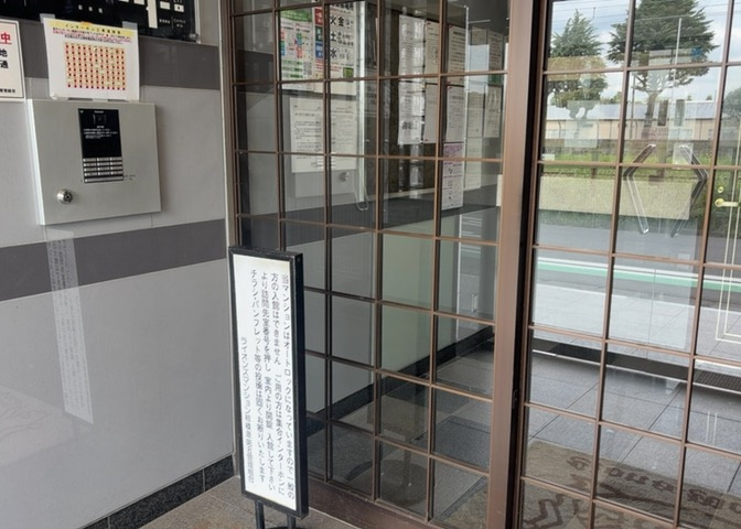 ロビーというと、エントランスと何がちがうの？と思いますよね。実はロビーとエントランスには明確な決まりはありません。物件によっては、エントランスを入って広がるある程度の広さのある空間がロビーとなります。