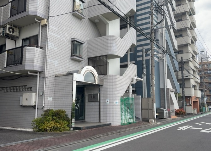 隣家の土地はどうなっているのか、生活利便施設が近くにあるのか、学校まで近いかなど、お客様のライフスタイルにあわせたイメージが重要です。また、近くにあると困る施設が近くにないかも確認するといいでしょう。