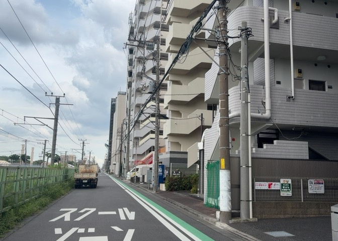 外観はマンション管理がされているかの目安になります。築年数が古いと、壁面は劣化してひび割れが生じることも！建物が古びていても細かいところが修繕されていると、きちんと管理されているなぁと感じるでしょう。