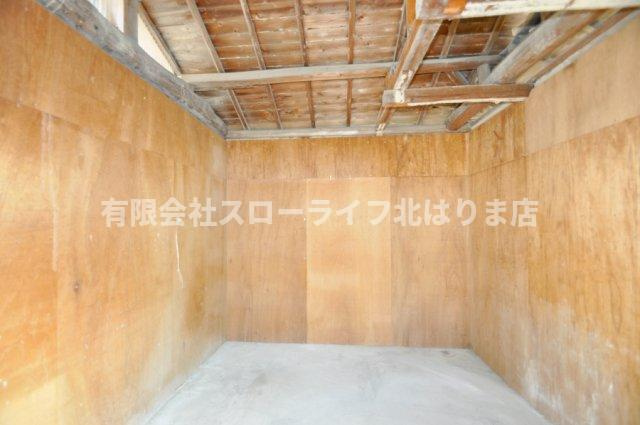 倉庫内部