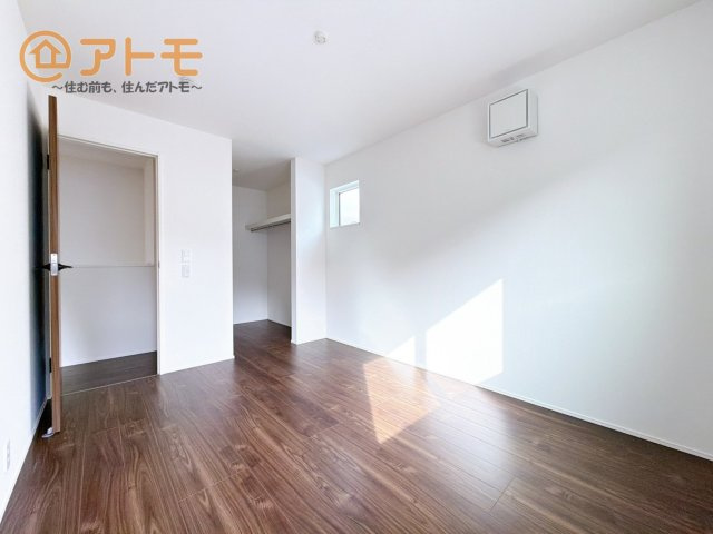 各居室に収納がついているので、部屋の中をすっきり見せることができますね！