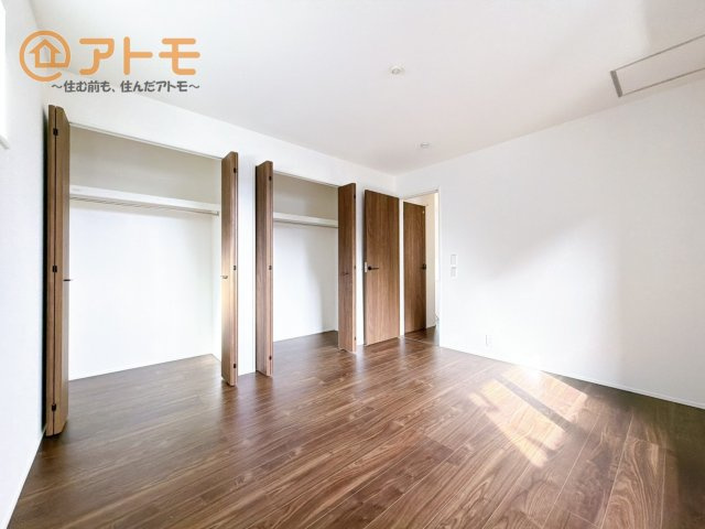 広々使える収納付きの洋室です♪