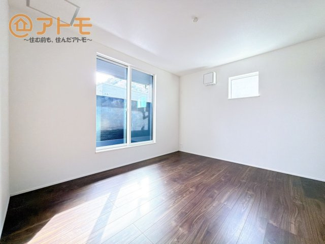 収納豊富な洋室は使い勝手良好です！