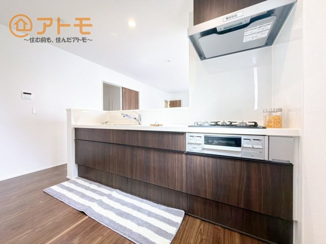 対面タイプならキッチン内にいながらご家族やお客様との会話が楽しめます♪