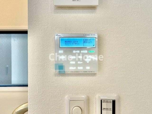【床暖房】冬は足元から暖めてくれる床暖房はエアコンとは違って埃が舞いませんので健康にも良さそうですね。